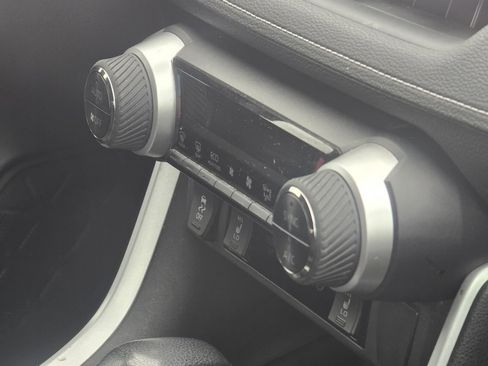 Certified 2019 Toyota RAV4 XLE AWD/4WD image 18