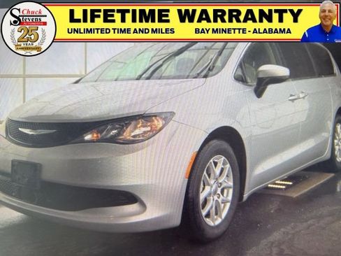 Used 2023 Chrysler Voyager LX image 1