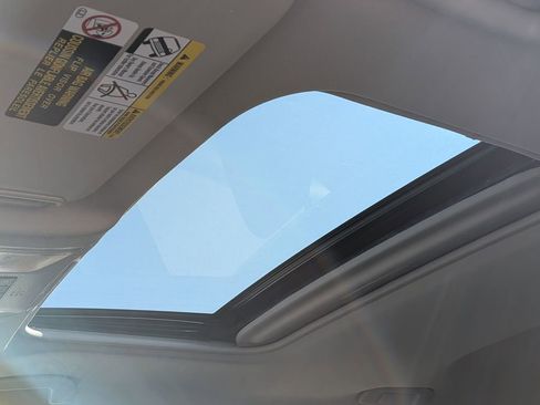 Used 2022 Toyota RAV4 XLE Premium AWD/4WD image 13
