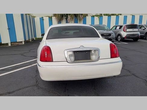 Used 2001 Lincoln Town Car Executive image 19