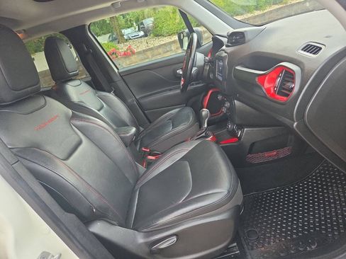 Used 2018 Jeep Renegade Trailhawk AWD/4WD image 28