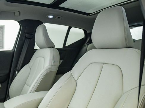 Certified 2026 Volvo XC40 B5 Ultra w/ Climate Package AWD/4WD image 18