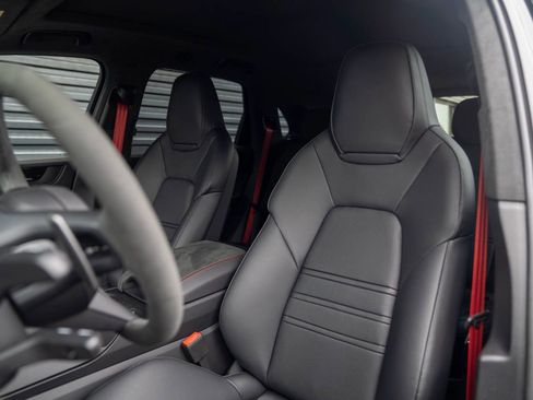 New 2026 Porsche Cayenne GTS image 5