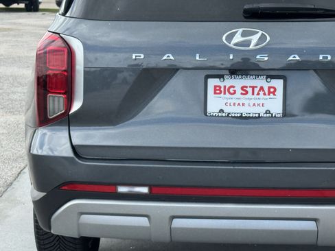 Used 2023 Hyundai Palisade Limited FWD image 11