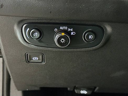 Used 2024 GMC Terrain SLT image 10