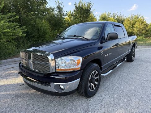 Used 2006 Dodge Ram 2500 Truck SLT w/ Light Group RWD image 2