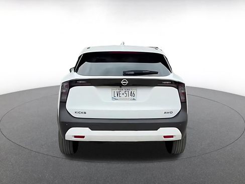 Used 2025 Nissan Kicks SV AWD/4WD image 11