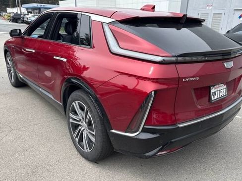 Used 2024 Cadillac Lyriq Luxury AWD/4WD image 2