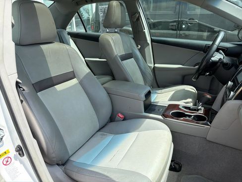 Used 2012 Toyota Camry XLE w/ Leather Pkg image 19