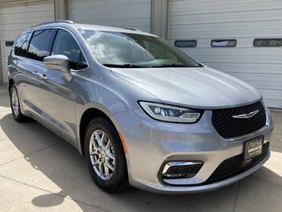 Used 2021 Chrysler Pacifica Touring