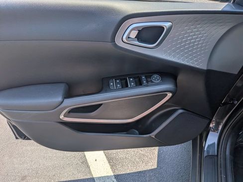 Used 2025 Kia Soul LX FWD image 10