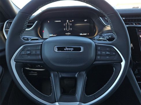 New 2025 Jeep Grand Cherokee L Laredo w/ Luxury Tech Group I image 30