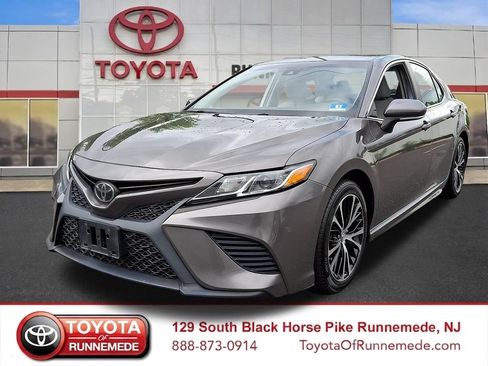 Used 2018 Toyota Camry SE w/ Convenience Package FWD image 3