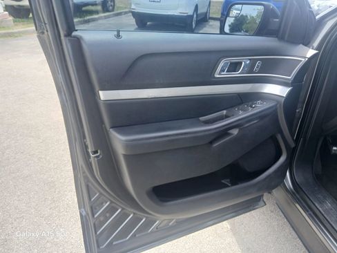Used 2017 Ford Explorer XLT FWD image 11