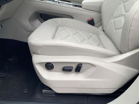 New 2026 Volkswagen Atlas SE image 16