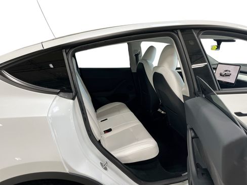 Certified 2023 Tesla Model Y Long Range AWD/4WD image 11