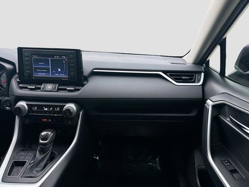 Used 2020 Toyota RAV4 XLE Premium image 19