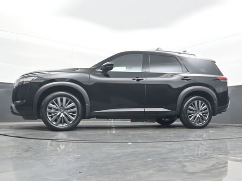 Used 2025 Nissan Pathfinder SL w/ SL Premium Package image 23