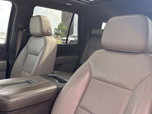 Used 2021 GMC Yukon SLT w/ SLT Premium Package RWD image 12