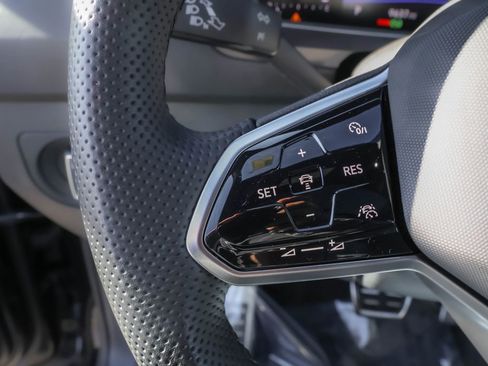 Certified 2024 Volkswagen Tiguan SE R-Line image 20