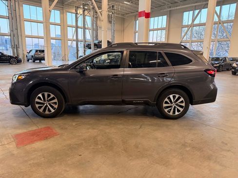 Used 2022 Subaru Outback Premium image 6
