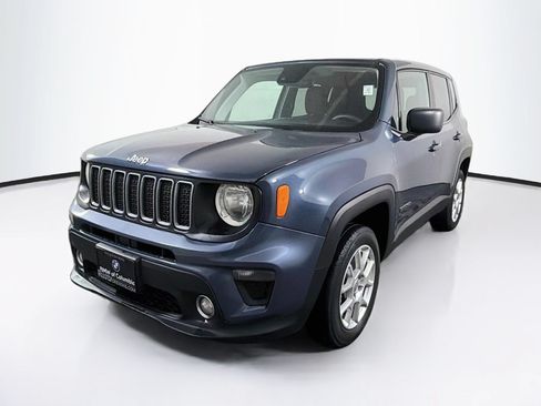 Used 2023 Jeep Renegade Latitude AWD/4WD image 3