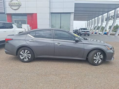 Used 2025 Nissan Altima 2.5 S FWD image 9