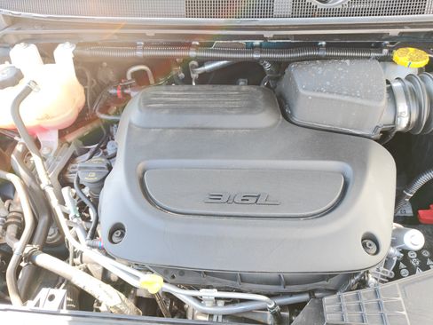 Used 2025 Chrysler Pacifica Limited FWD image 26