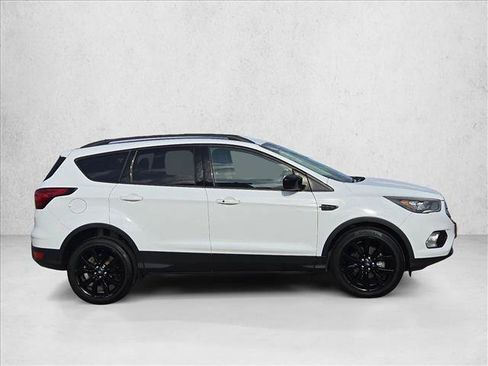 Used 2019 Ford Escape SE FWD image 4