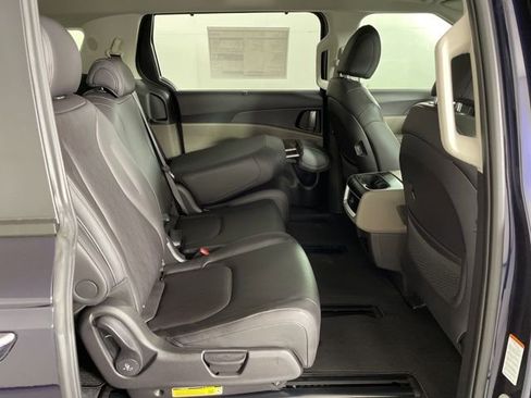 New 2026 Kia Carnival EX image 45