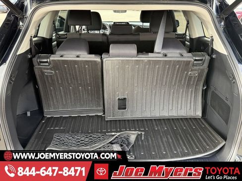 Used 2022 Toyota Highlander LE image 29