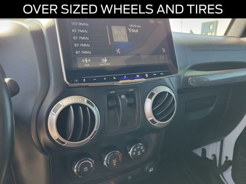 Used 2018 Jeep Wrangler Rubicon w/ Power Convenience Group AWD/4WD image 21