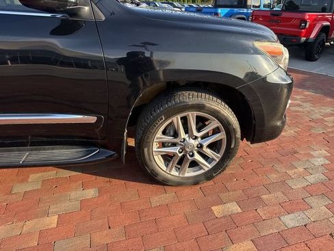 Used 2015 Lexus LX 570 4WD image 17
