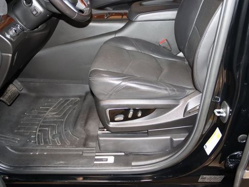 Used 2020 Cadillac Escalade ESV Premium Luxury image 34