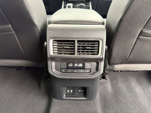 Used 2025 Volkswagen Atlas SEL AWD/4WD image 23