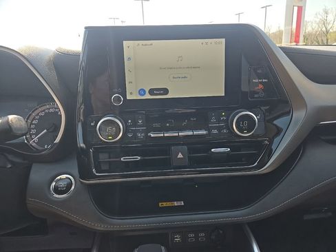 Used 2023 Toyota Highlander XLE image 20