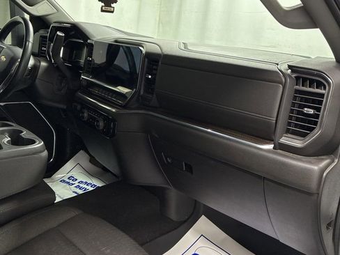 Used 2024 Chevrolet Silverado 2500 LT w/ Convenience Package image 31