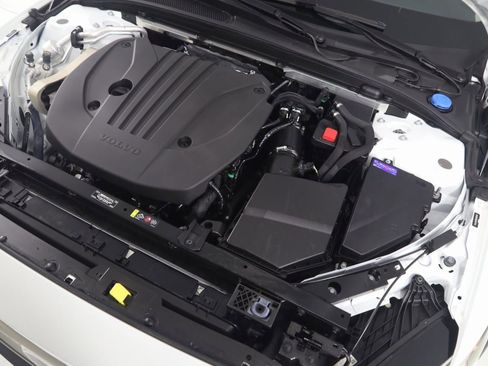 Used 2024 Volvo V60 B5 Cross Country Plus image 21