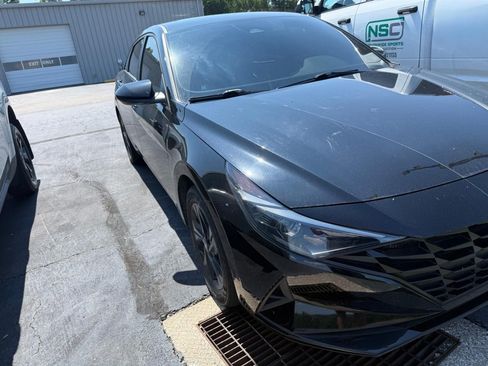 Used 2023 Hyundai Elantra Blue FWD image 2