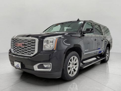 Used 2019 GMC Yukon XL Denali image 13