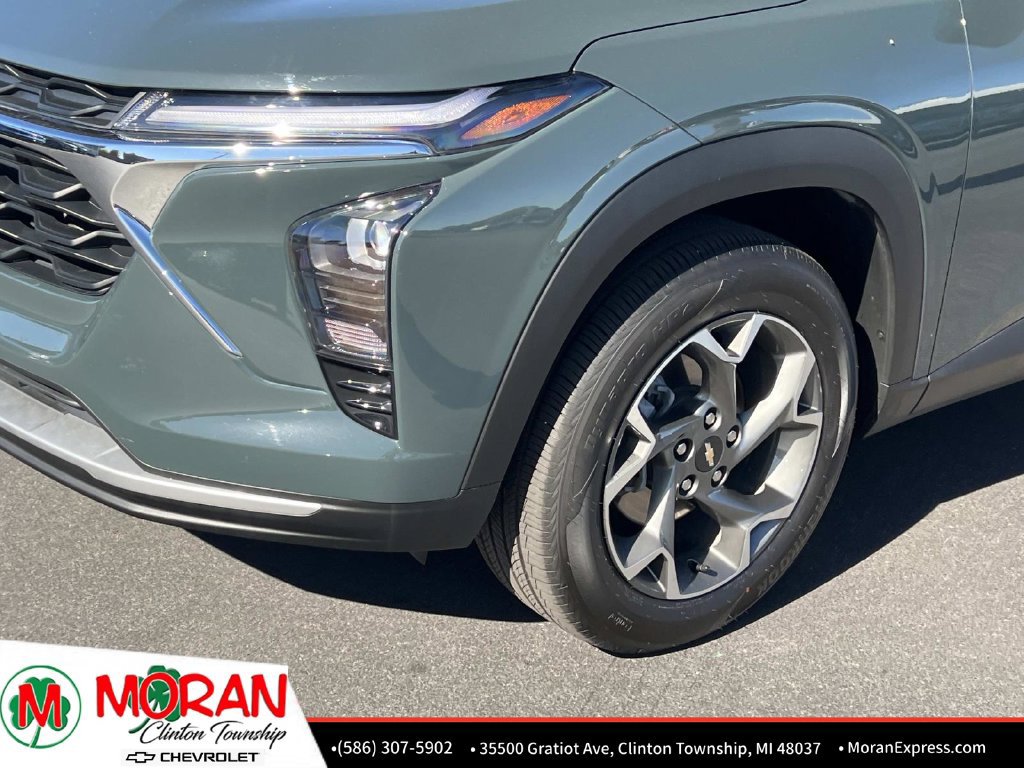Certified 2025 Chevrolet Trax LT w/ Sunroof Package FWD image 10