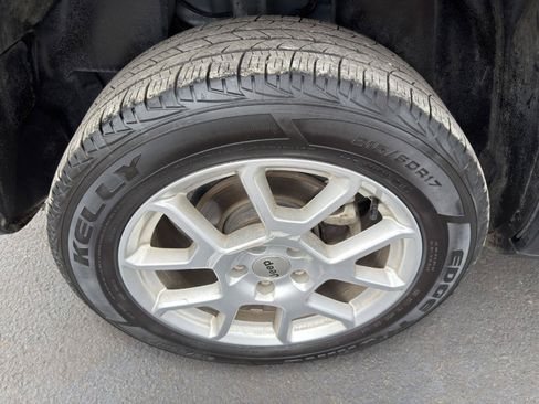 Used 2023 Jeep Renegade Latitude AWD/4WD image 12