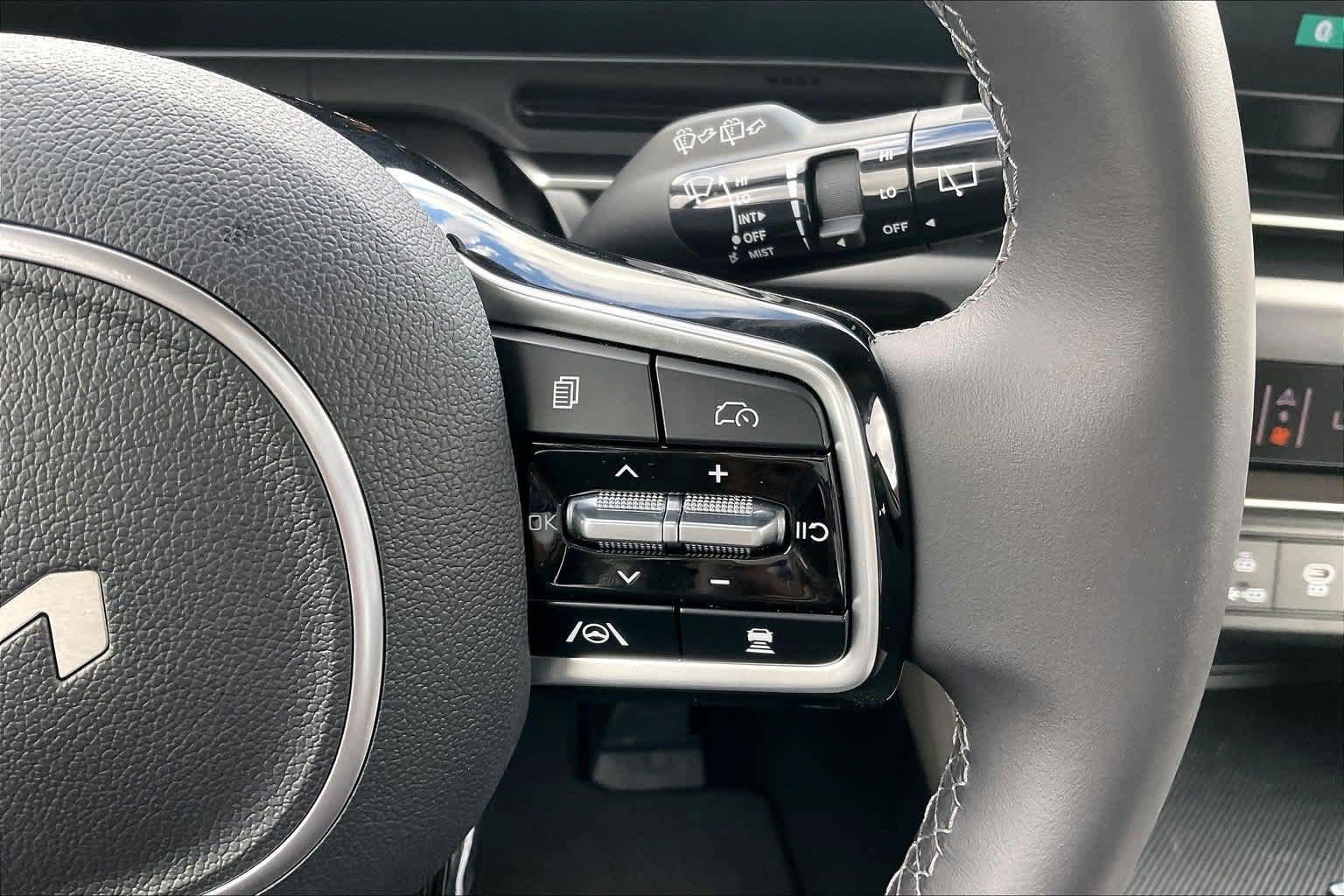 Certified 2026 Kia Carnival FWD image 23