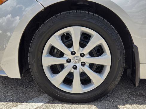 Used 2022 Toyota Corolla LE FWD image 31