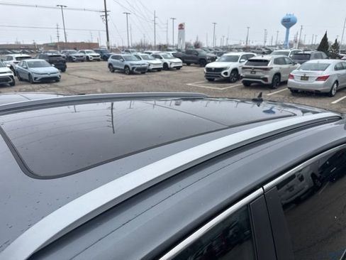 Used 2020 Volkswagen Atlas Cross Sport SEL image 10