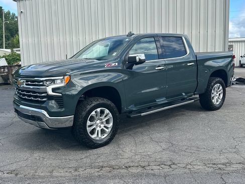 Used 2025 Chevrolet Silverado 1500 LTZ AWD/4WD image 2