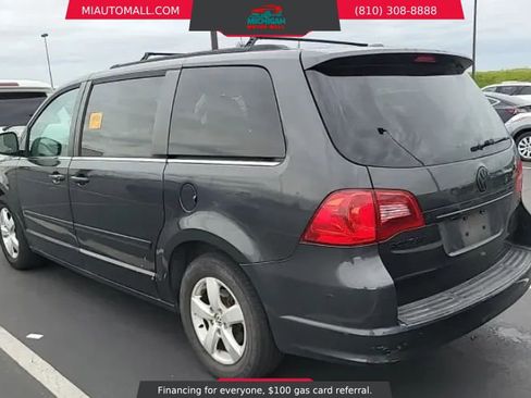 Used 2011 Volkswagen Routan SEL image 2
