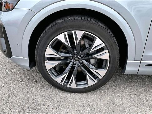 Used 2025 Audi Q8 Premium Plus w/ Premium Plus Package image 13