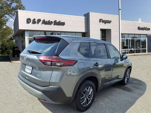 Used 2023 Nissan Rogue S image 2