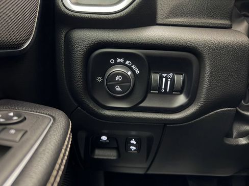 Used 2024 RAM 1500 Laramie AWD/4WD image 33